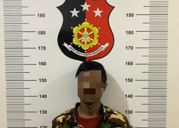 Salah satu pelaku pencurian yang diamankan Tim Jatanras Satreskrim Polresta Tanjungpinang. (Foto: Ist/ Dok.Polresta Tanjungpinang).