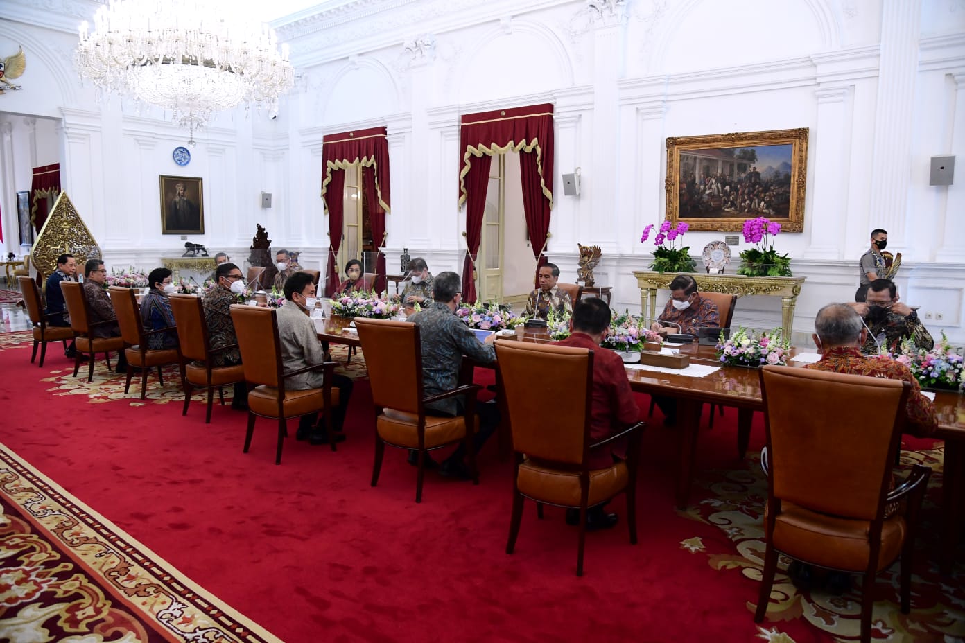 Suasana pertemuan Presiden Jokowi yang didampingi sejumlah menteri, dengan sejumlah perwakilan dari industri jasa keuangan di Istana Merdeka, Jakarta, Senin (16/01/2023). (Foto: Ist/ Biro Pers Sekretariat Presiden-Lukas).