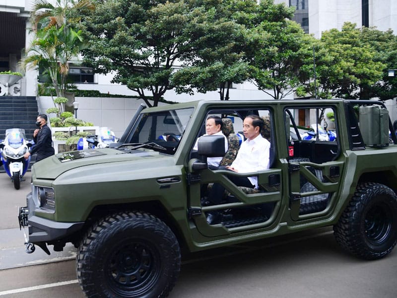 Presiden Resmikan Maung, Kendaraan Operasional TNI Rancangan Pindad ...