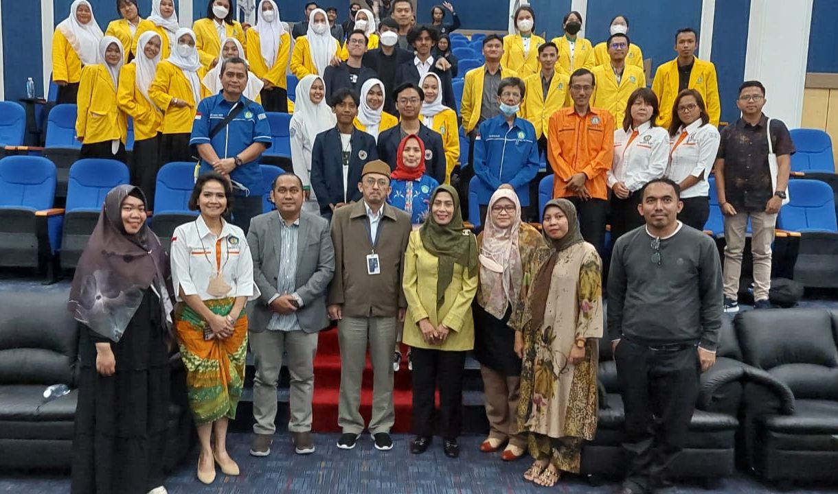 Foto bersama usai gelaran Seminar Nasional tentang kearifan lokal dan kemaritiman oleh Uniba, Kamis (26/01/2023). (Foto: Ist/ Dok.alurnews).