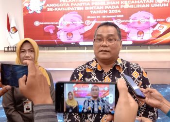 Kajati Kepri Gerry Yasid, yang siap maju dalam pemilihan calon anggota DPD RI dari daerah pemilihan Kepri. (Foto: HMS/ Yulita Dani).