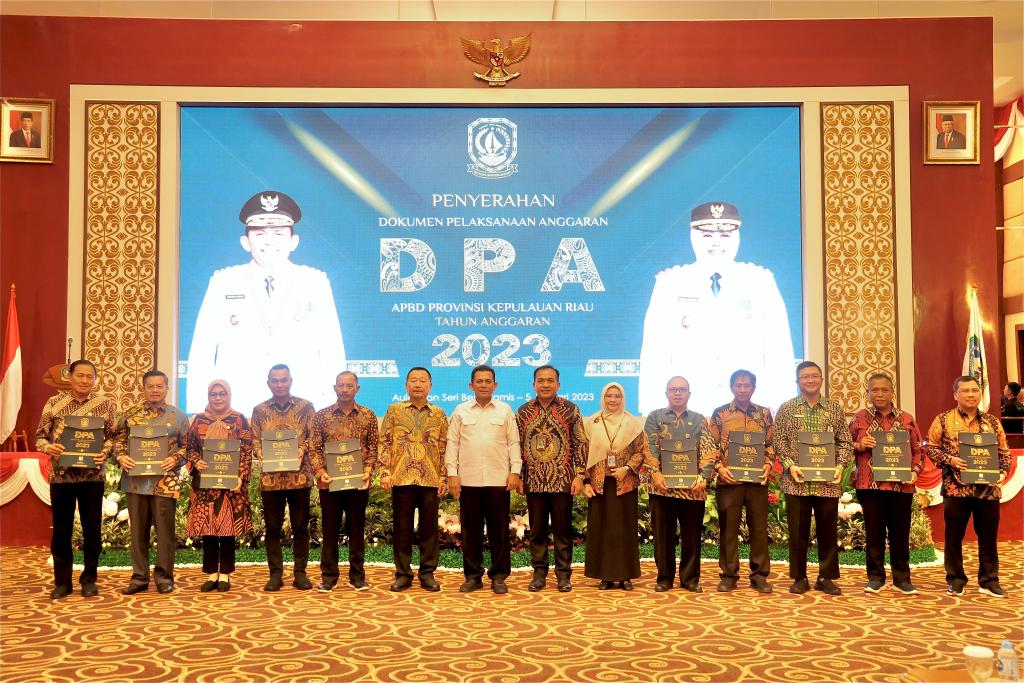 Penyerahan DPA Tahun Anggaran 2023 untuk SKPD Pemprov Kepri, di Aula Wan Seri Beni, Dompak, Kamis (05/01/2023). (Foto: Ist/ Diskominfo Kepri).
