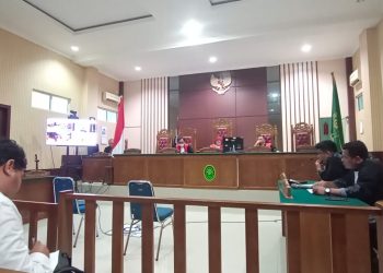 Sidang tuntutan tiga terdakwa perkara korupsi Lahan TPA Bintan, yang digelar di PN Tanjungpinang, Kamis (05/01/2023). (Foto: HMS/ Yulita Dani).