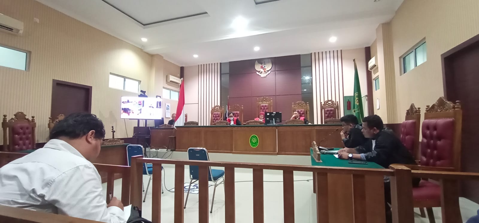 Sidang tuntutan tiga terdakwa perkara korupsi Lahan TPA Bintan, yang digelar di PN Tanjungpinang, Kamis (05/01/2023). (Foto: HMS/ Yulita Dani).