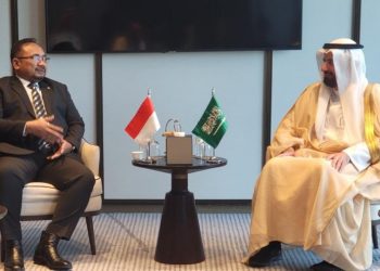 Menag Yaqut Cholil Qoumas bertemu Menteri Haji Arab Saudi Tawfiq F Al Rabiah, di Jeddah. (Foto: Ist/ kemenag.go.id).