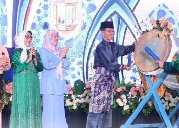 Wakil Wali Kota Batam Amsakar Achmad, membuka STQH IX tingkat Kecamatan Lubuk Baja, di Masjid Darul Hikmah Baloi Indah Anggrek RW.01 Kelurahan Kampung Pelita, Selasa (31/1/2023) malam. (Foto: Ist/ Humas Pemko Batam).