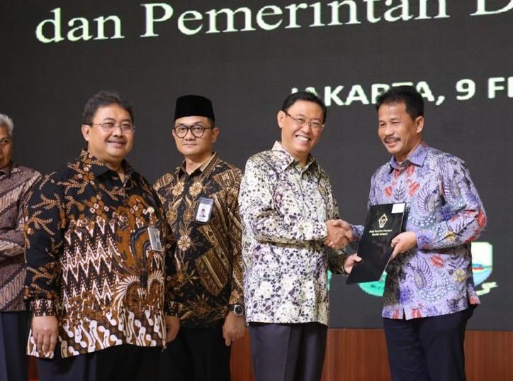 Muhammad Rudi, menerima langsung surat tugas pelaksanaan pemeriksaan dari BPK RI, di Auditorium BPK RI, Jakarta Pusat, Kamis (09/02/2023). (Foto: Ist/ Humas BP Batam).