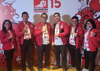 Ketua DPW PSI Provinsi Kepulauan Riau, Anto Duha (tiga kiri) bersama kader PSI lainnya. (Foto: Ist/ Dok.PSI Kepri).