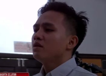 Terdakwa Richard Eliezer saat mendengar pembacaan vonis atas dirinya, Rabu (15/02/2023) di PN Jakarta Selatan. (Foto: Ist/ snipping live YouTube).