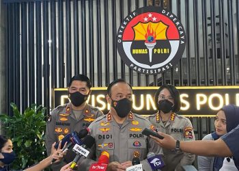 Kepala Divisi Humas Polri Irjen Dedi Prasetyo, dalam konferensi pers yang digelar di Ruang Divisi Humas Polri, Jumat (17/02/2023). (Foto: Ist/ Humas Polri).