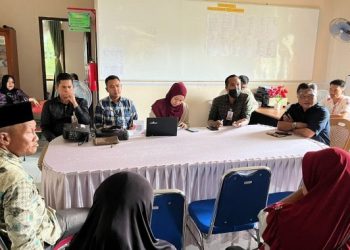 Sosialisasi metode pembayaran non-tunai QRIS, di Aula Pertemuan Desa Batu Berdaun Dabo Singkep, beberapa waktu lalu. (Foto: Ist/ Diskominfo Lingga).