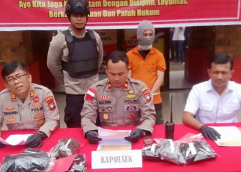 Kapolsek Sekupang, Kompol Zainal Abidin Christoper Tamba dalam konferensi pers, Kamis (23/02/2023). (Foto: Ist/ Polsek Sekupang).