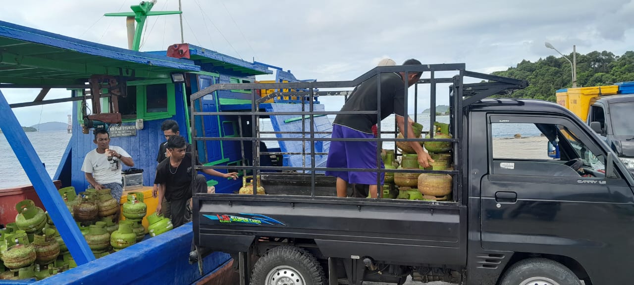 Ratusan tabung gas elpiji 3 kg yang diduga tidak memiliki izin, diamankan Polres Bintan. (Foto: Ist/ Dok.DKUPP Bintan).