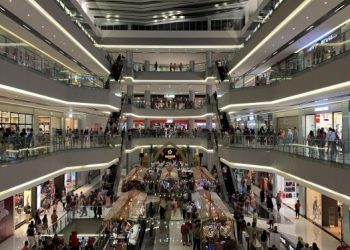 Grand Batam Mall berlokasi di Jalan Pembangunan, Batu Selicin, Lubukbaja, Batam, menawarkan konsep belanja modern yang cocok bagi kamu yang ingin berburu barang-barang branded. (Foto: Ist/ Dok.Diadona).