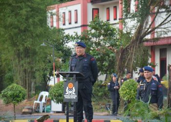Kapolda Kepri Irjen Pol Tabana Bangun, memberi arahan kepada Personel Sat Brimob Polda Kepri, di Mako Sat Brimob Polda Kepri, Senin (06/02/2023). (Foto: Ist/ Humas Polda Kepri).