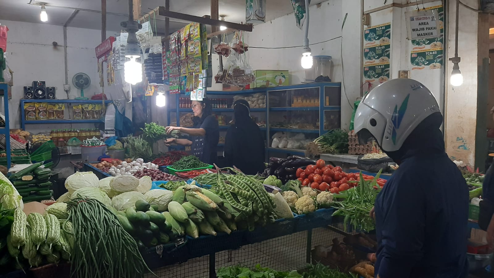 Salah satu kios di Pasar SP Plaza Batuaji yang menjual sayur-mayur. (Foto: HMS/ Pidi Yanti).