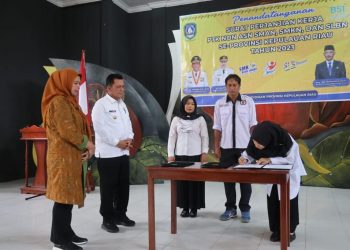Prosesi penandatanganan SPK PTK Non ASN di Kabupaten Lingga Tahun 2023, yang disaksikan Gubernur Kepri, Ansar Ahmad. (Foto: Ist/ Diskominfo Kepri).