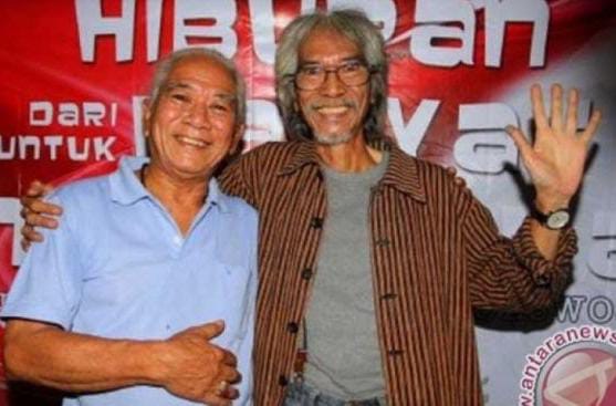 Nomo Koeswoyo (kiri) dan Yok Koeswoyo, dua pentolan band Koes Bersaudara. (Foto: Ist/ Dok.Antara).