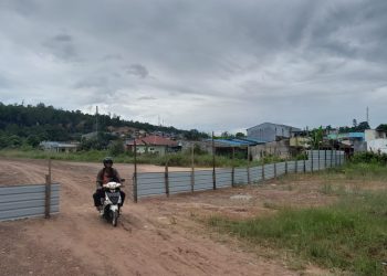 Pemagaran area SMK N 9 Batam yang dilakukan PT Cidi Pratama pada Kamis (02/03/2023). (Foto: Ist/ Dok.SMK N 9 Batam).