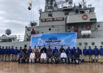 BI Perwakilan Provinsi Kepri bersama TNI AL jelang pelepasan keberangkatan KRI Pattimura-371, untuk pelaksanaan ERB 2023 di lima pulau Kepri, mulai 4-10 Maret 2023. (Foto: Ist/ Dok.BI Kepri).