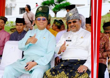 Delapan tahun masa kepemimpinan Aunur Rafiq (kanan) dan Anwar Hasyim, sebagai Bupati dan Wakil Bupati Karimun. (Foto: Ist/ Diskominfo Karimun).