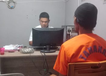 Proses pemeriksaan AB di Mapolsek Bintan Timur. (Foto: Ist/ Polsek Bintan Timur).