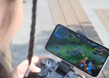 Main game makin mulus dengan layar Super AMOLED 240Hz Touch Sampling Rate di Galaxy A34 5G, baik di outdoor siang hari maupun di dalam ruangan yang gelap. (Foto:ist)