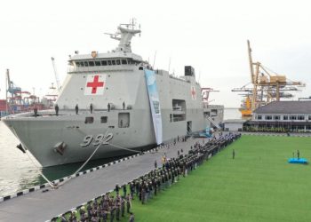 KRI dr. Radjiman Wedyodiningrat-992, kapal perang tempat kegiatan pesantren kilat para pelajar SMA Jakarta.(Foto: Ist/ Dispenal).