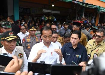 Presiden Jokowi memberikan keterangan pers, usai meninjau Pasar Kelapa Kota Cilegon, Selasa (11/4/2023). (Foto: Ist/ presidenri.go.id).