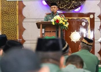 Pangdam Jaya Mayjen TNI Mohamad Hasan saat sampaikan sambutan pada peringatan Nuzulul Quran di Masjid Al-Jihad, Makodam Jaya, Rabu (12/4/2023). (Foto: Ist/ Dispendam Jaya).