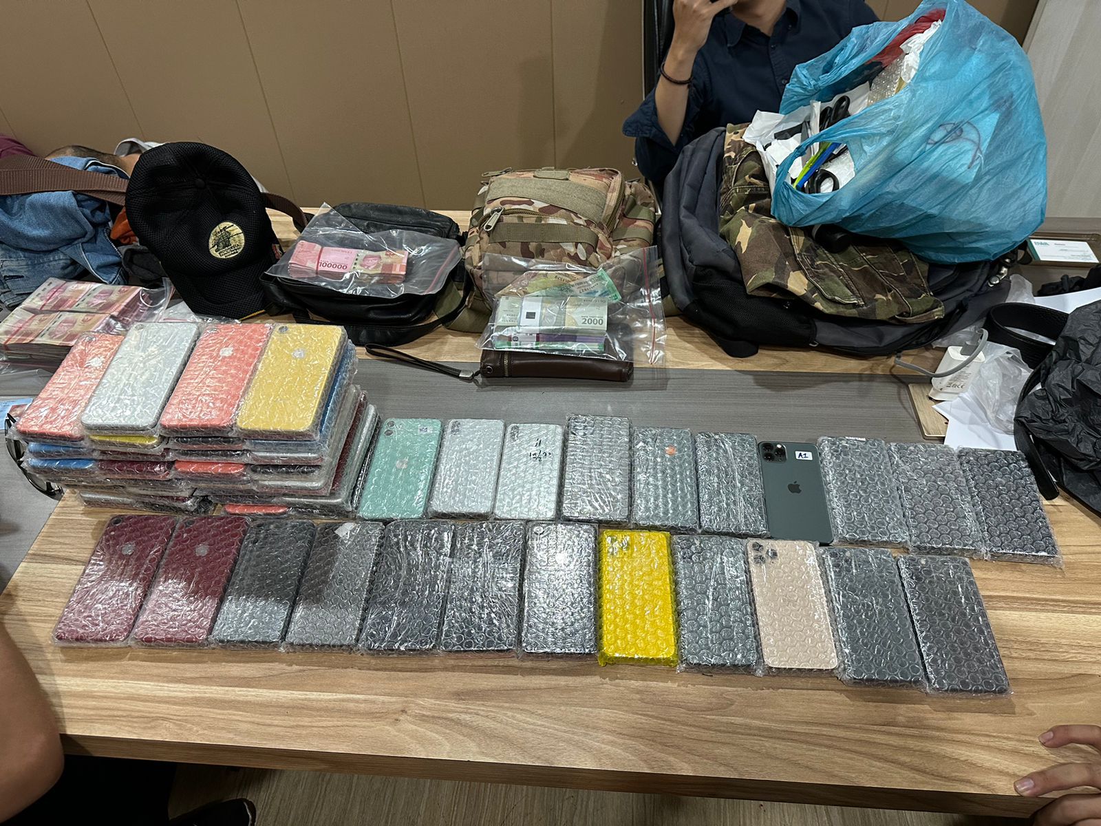 Sejumlah barang bukti yang diamankan Bea Cukai Batam, Senin (17/4/2023). (Foto: Ist/ Bea Cukai Batam).