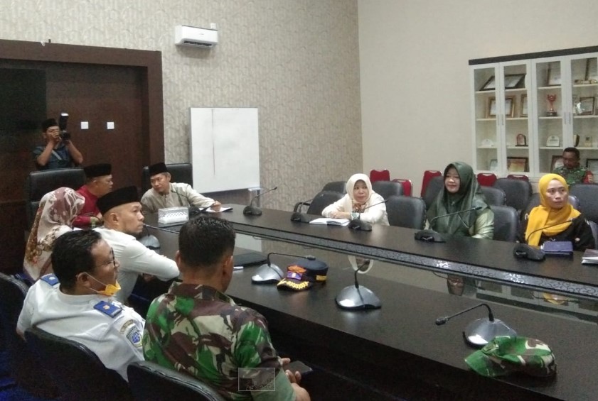 Suasana rapat koordinasi Pemko Tanjungpinang bersama Kemendagri RI secara virtual di ruang rapat Engku Putri Raja Hamidah Kantor Wali Kota Tanjungpinang, Senin (17/4/2023) lalu. (Foto: Ist/ Diskominfo Tanjungpinang).