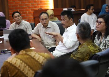 Kepala BP Batam Muhammad Rudi (tengah), minta jaga iklim investasi di Batam untuk mendukung pengembangan KEK. (Foto: Ist/ Humas BP Batam).