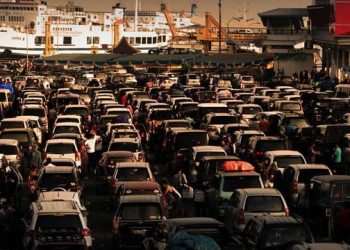 Ilustrasi, kepadatan pemudik yang akan melakukan penyeberangan dengan kapal RoRo. (Foto: Ist/ Dok.detikNews).