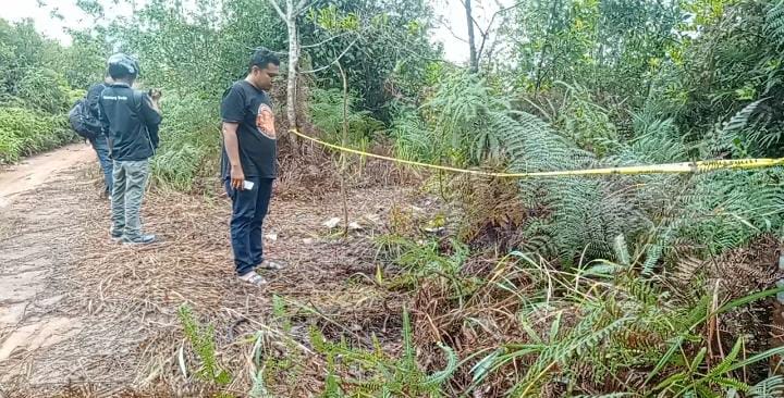 Titik lokasi yang menjadi tempat pembuangan limbah B3 oleh YS, tepatnya di di kawasan pemukiman perbatasan kelurahan Tanjungpermai - Tanjunguban, Bintan. (Foto: HMS/ Yulita Dani).