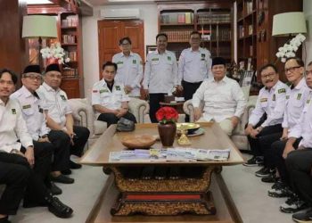 Ketua Umum Partai Gerindra Prabowo Subianto (empat kanan) menerima kunjungan Ketua Umum PBB Yusril Ihza Mahendra (empat kiri) beserta jajaran, di rumah Jl Kertanegara, Jakarta Selatan, Kamis (6/4/2023). (Foto: Ist/ Dok.Gerindra).