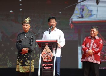 Kepala BP Batam, Muhammad Rudi saat menyampaikan sambutan dalam acara Halal Bihalal Paguyuban Among Wargo Jowo (Punggowo) Kota Batam. (Foto: Humas BP Batam)