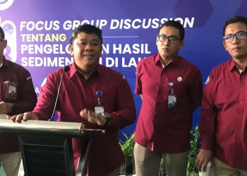 Direktur Jasa Kelautan KKP, Miftahul Huda (kiri), Direktur Jenderal Pengelolaan Ruang Laut (PRL) KKP, Victor Gustaaf Manoppo (kanan). (Foto: Irvan Fanani)