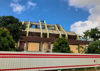 Proses revitalisasi Masjid Agung Batam Centre. (Foto: Irvan Fanani)