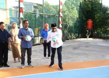 Ketua Dewan Perwakilan Rakyat Daerah (DPRD) Kota Batam, Nuryanto, membuka secara resmi turnamen Bola Voli New Tera Cup II. (Foto: Istimewa)
