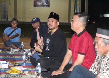 Cak Nur saat berdiskusi bersama warga Bengkong. (Foto: Istimewa)