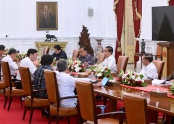 Presiden Joko Widodo pimpin rapat terbatas di Istana Kepresidenan Jakarta, Jumat, 23 Juni 2023, bahas hilirisasi rumput laut. (Foto: Ist./presiden.ri.go.id).