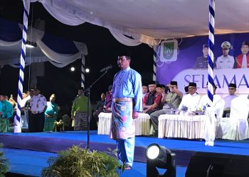 Wali Kota Batam, Muhammad Rudi saat melepas pawai takbir Iduladha 2023. (Foto: Irvan Fanani)