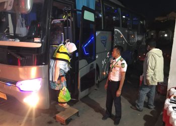 Jemaah haji Debarkasi Batam tiba di tanah air.(Foto: Irvan Fanani)