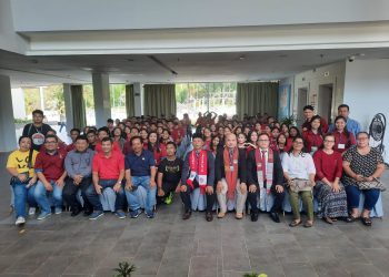 Foto bersama panitia dan peserta Character Camp Generasi Emas Silau Raja. (Foto: HMS)