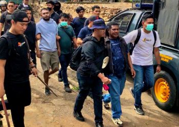 Polisi menangkap 14 orang yang diduga menjadi provokator kericuhan saat proses penggusuran rumah liar di kawasan Tangki Seribu, Kecamatan Batu Ampar, Kota Batam. (Foto: Irvan Fanani)