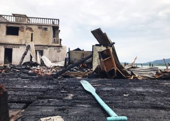 Kondisi rumah warga di Pulau Buluh yang hangus dan rata akibat kebakaran hebat yang terjadi pada Rabu, 19 Juli 2023. (Foto: Irvan Fanani)