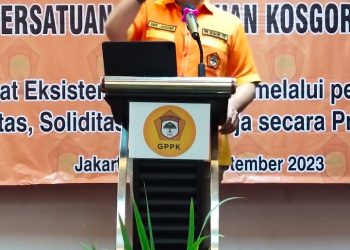 Ketua Umum PPK Kosgoro 1957 yang juga Ketua DPP Partai Golkar, Dave AF Laksono saat membuka Orientama dan Mukernas Gerakan Persatuan Perempuan Kosgoro 1957 di Jakarta. (Foto: Ist./Helmi JA).