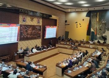 Suasana rapat Komisi II DPR RI dan KPU Cs. di Gedung DPR Senayan, Rabu 20 September 2023 bahas tentang penetapan jadwal pendaftaran capres dan cawapres pada Pemilu 2024. (Foto: Ist./detikcom).