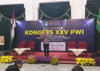 Plh Sekda Jawa Barat, Setiawan Wangsaatmaja menyampaikan sambutan pada Gala Dinner di Gedung Sate Kota Bandung, Minggu, 24 September 2023. (Foto: Ist./Guyup PWI Jaya).